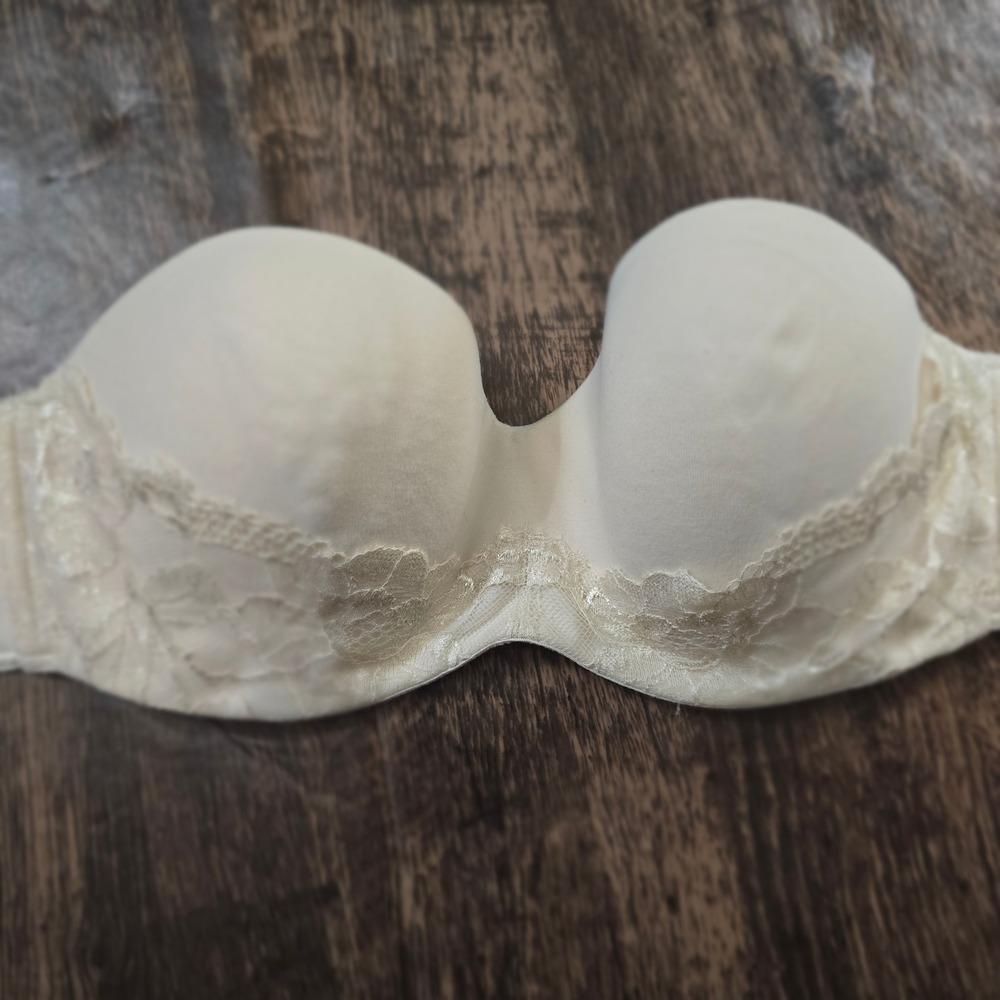 VICTORIA'S SECRET Strapless Bra Womens 36C Ivory Lace Lined Body‎ by Victoria
